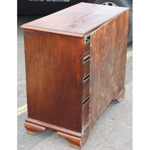 927 - A George III mahogany straight front chest of drawers with brush slide above 2 short and 3 long grad... 