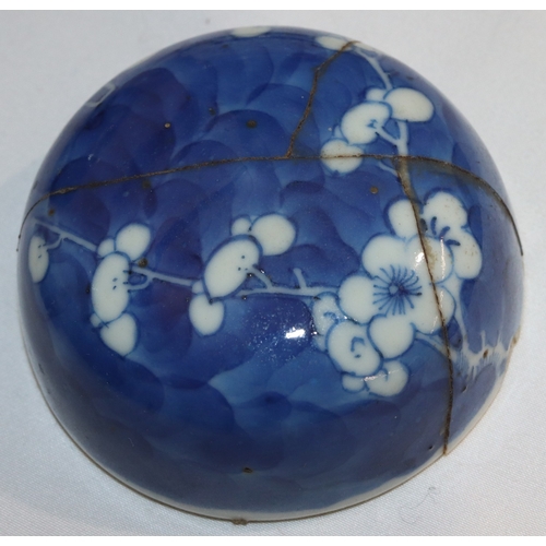 111 - A 19th Century blue and white ginger jar with cover (cover a/f) with branch and blossom decoration, ... 