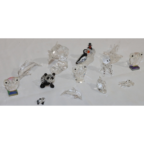 16 - 13 various Swarovski figures of animals and birds, largest 5cm high, comprising of a Swarovski group... 