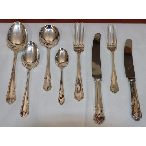 183 - A silver plated 8-place setting flatware service, in fitted canteen