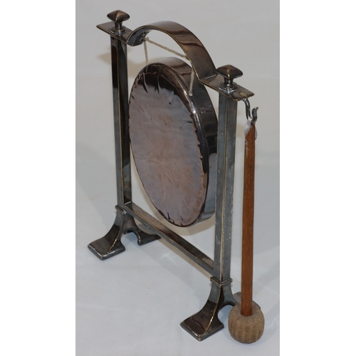 184 - A silver plated freestanding table gong with hammer, on splayed feet, 30.5cm high