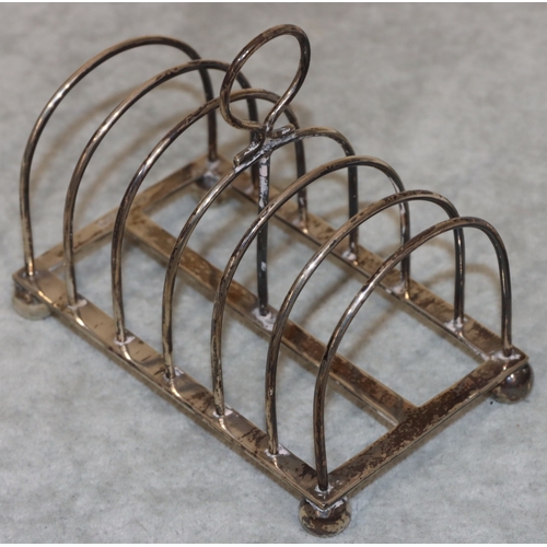 190 - A Sheffield silver 7-bar toast rack with centre carrying handle, on ball feet, 11cm long, 3.4oz