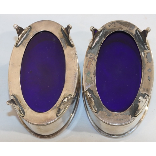 211 - A pair of Chester oval silver salts with blue glass liners, on 4 splayed feet, 8cm wide, 4.4oz