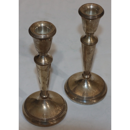 221 - A pair of Birmingham silver candlesticks on turned stems with round sweeping bases, 19cm high (weigh... 