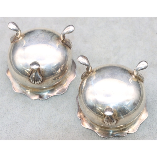 281 - A pair of Edward VII small round bulbous thin necked trumpet shaped salts with crinkled rims on spla... 