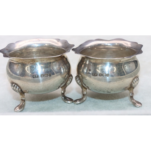 281 - A pair of Edward VII small round bulbous thin necked trumpet shaped salts with crinkled rims on spla... 