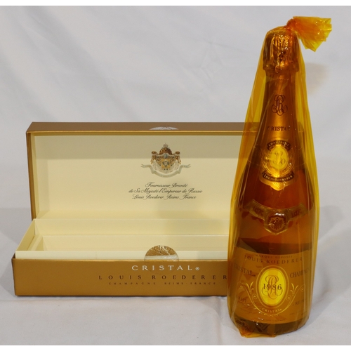 681 - A 750 ml bottle of Louis Roederer 