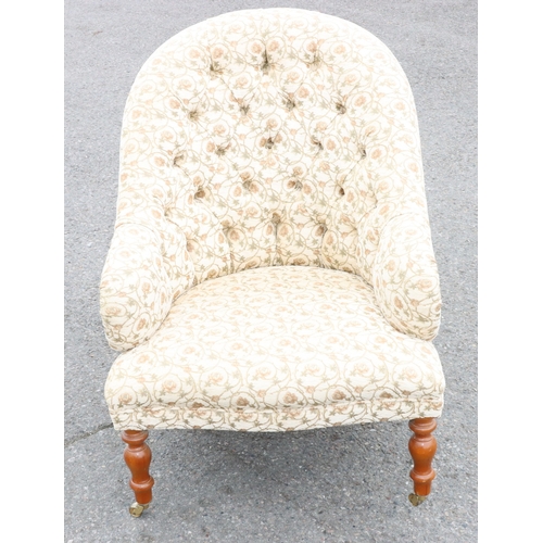 923 - Brights of Nettlebed, good quality reproduction nursing chair with cream buttoned back and allover f... 