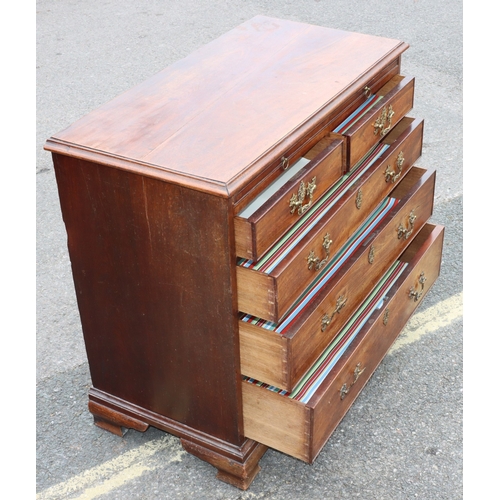 927 - A George III mahogany straight front chest of drawers with brush slide above 2 short and 3 long grad... 