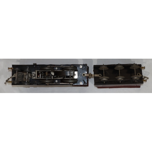 872 - A Hornby LMS 2711 0-Gauge locomotive with tender, 39.5cm long overall