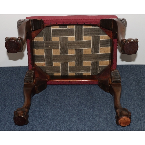 930 - A mahogany rectangular shaped dressing table stool with red overstuffed seat, on cabriole legs with ... 