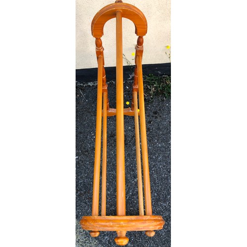 6046 - 2 towel rails, tallest,  89cm high, 27.5cm deep, 69.5cm wide, smaller rail, 78.5cm high, 70.5cm wide... 