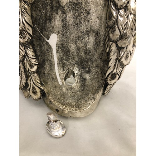6056 - A heavy silver-coloured ornate clock in the form of 2 peacocks with central Quartz battery operated ... 