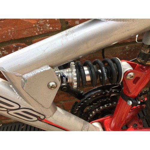 6034 - THIS ITEM IS NOT HELD BY PFW. A lady's silver and red Apollo bicycle, 6 gears, 100cm high, 157cm lon... 