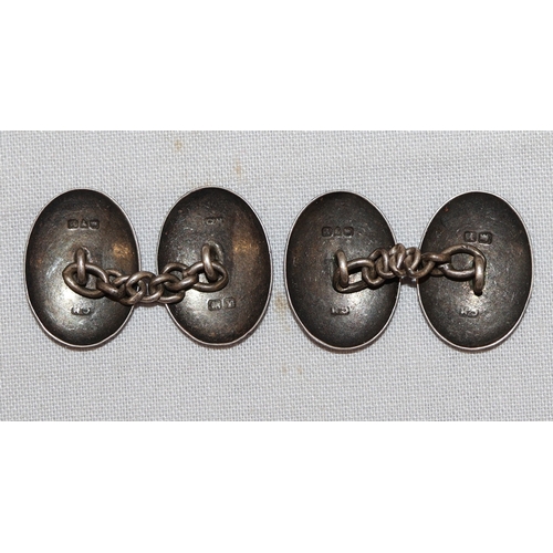 290 - A pair plain oval silver gentlemen's cufflinks and a small quantity of various other cufflinks etc.