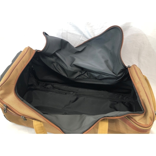 7012 - A Longchamp large wheeled travel bag, 71cm long, 33cm deep, 41cm high.