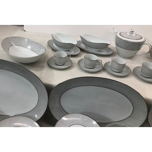 7044 - A large Noritake Damask service, 7 x 26.5cm plates, 6 x 23cm plates, 6 x 21cm plates, 8 x 18cm plate... 