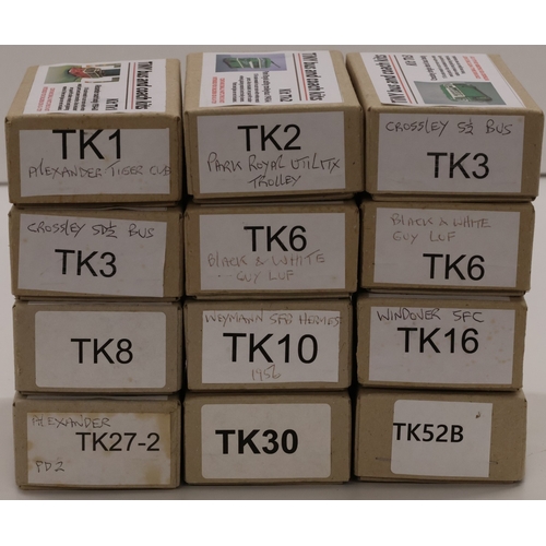 783 - 12 Tiny bus and coach kits 1:76 scale models of buses (all boxed) (12)