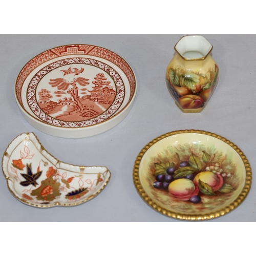 86 - A Royal Crown Derby small kidney shaped pin dish with Imari pattern decoration, 12cm wide, a Royal C... 