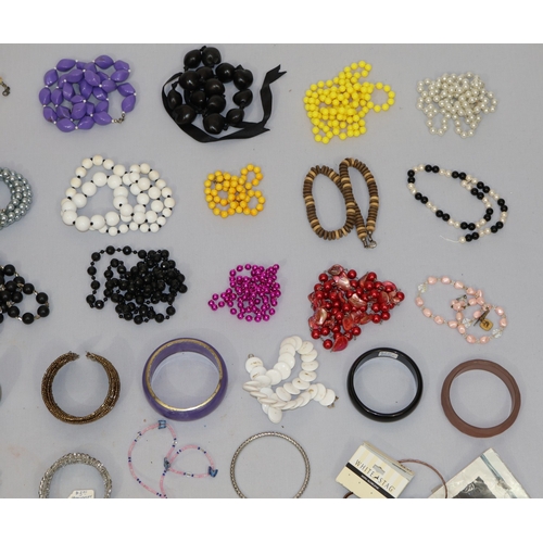 481 - A quantity of various costume and other jewellery