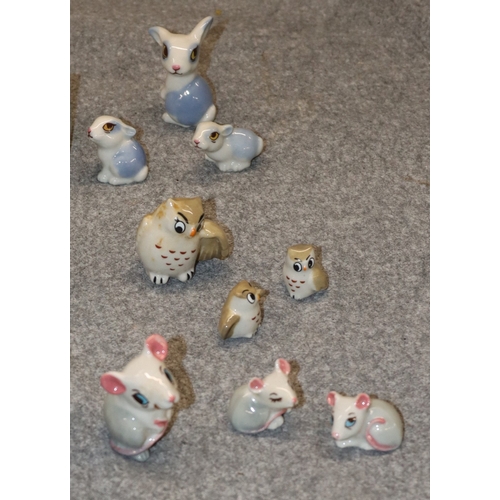 4 sets of Wade The Happy Family Series figures in original boxes, No. 8 ...