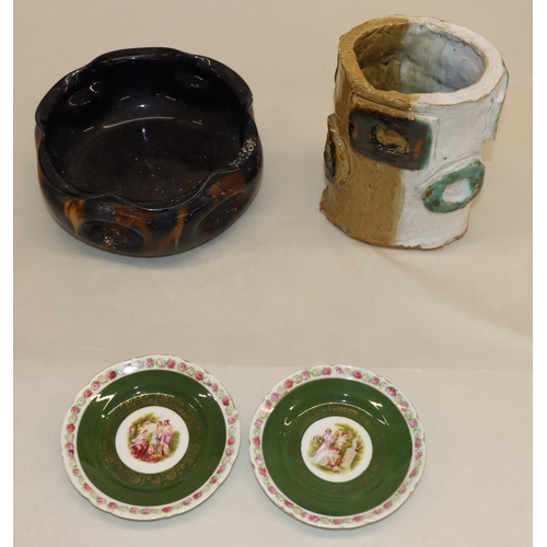 3015 - A large 2-handled Majolica jardiniere (damage all around and some loose parts), 35cm high, a set of ... 