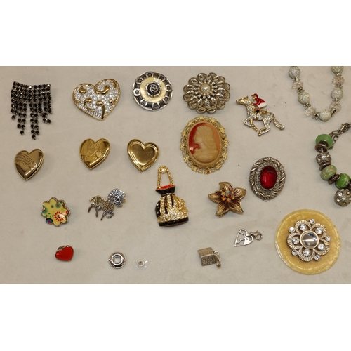 3022 - A quantity of various costume jewellery earrings, bracelets and brooches.
