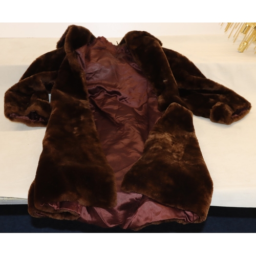 3030 - A full length ladies brown fur coat approx. size 10, 12cm long, shoulder to cuff, 60cm. (Stitching t... 