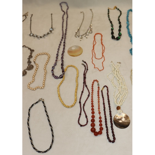 3036 - A quantity of various costume jewellery necklaces.