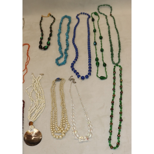 3036 - A quantity of various costume jewellery necklaces.