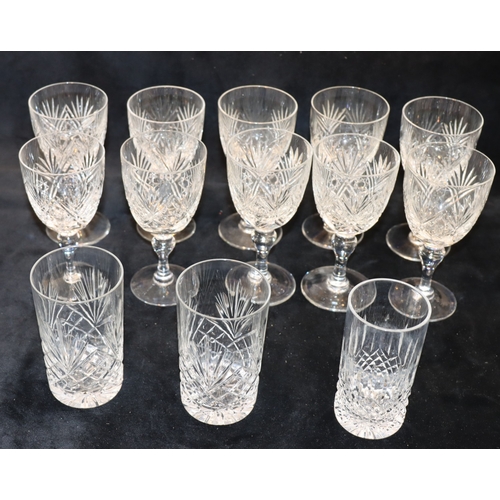 3043 - 10 cut crystal small wine glasses, 5 other wine glasses (1 chipped), various other glasses, a glass ... 