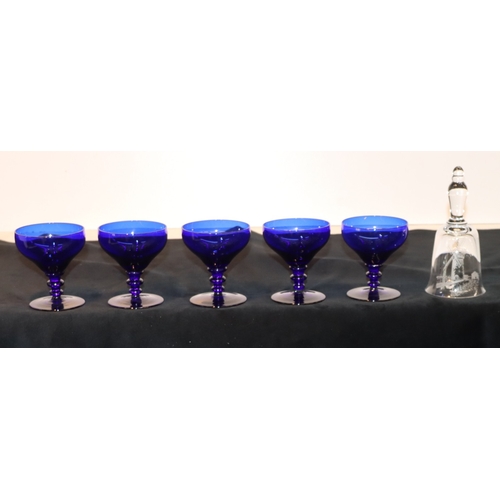 3043 - 10 cut crystal small wine glasses, 5 other wine glasses (1 chipped), various other glasses, a glass ... 
