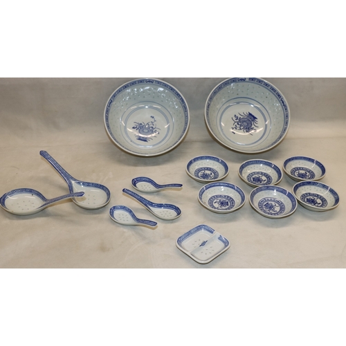 3095 - An Oriental style plate and a Chinese 