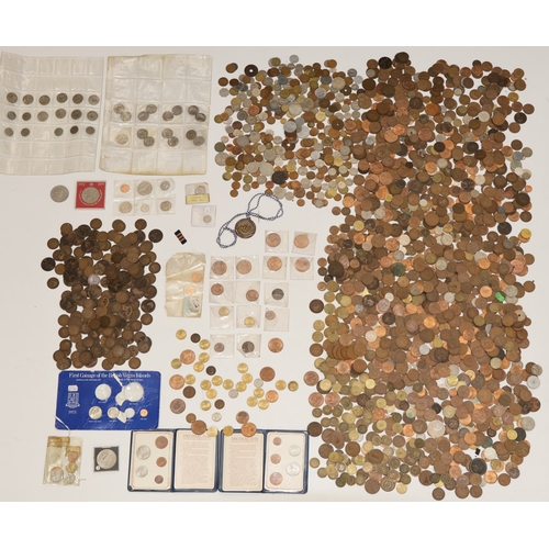 401 - A large quantity of various coins including copper Pennies, Half Pennies, Churchill Crowns etc.