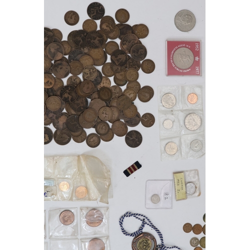 401 - A large quantity of various coins including copper Pennies, Half Pennies, Churchill Crowns etc.