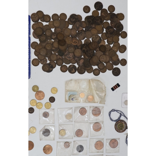 401 - A large quantity of various coins including copper Pennies, Half Pennies, Churchill Crowns etc.