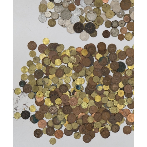 402 - A large quantity of various English and Continental coins