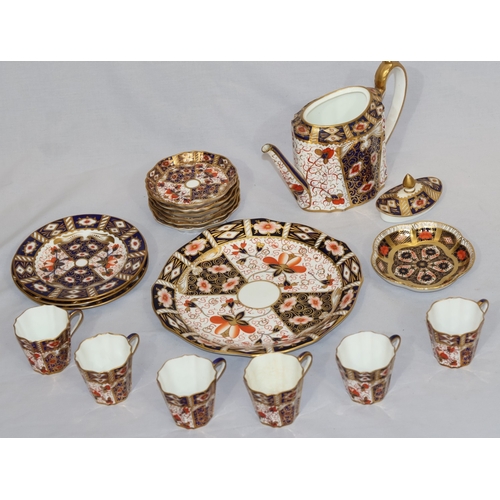 87 - 6 Wedgwood Imari pattern coffee cans and saucers, a similar oval teapot (cracked), 3 similar side pl... 