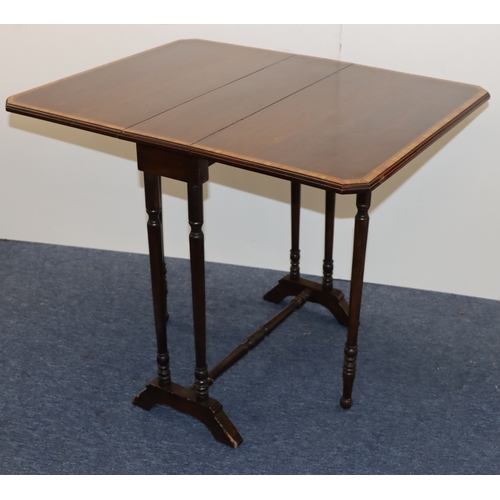 4003 - A mahogany Sutherland table, top open, 86cm wide, 68.5cm deep, closed, 86cm x 31cm wide to base, 70c... 