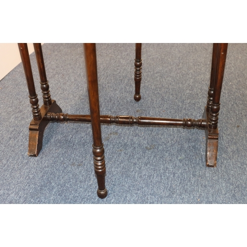 4003 - A mahogany Sutherland table, top open, 86cm wide, 68.5cm deep, closed, 86cm x 31cm wide to base, 70c... 