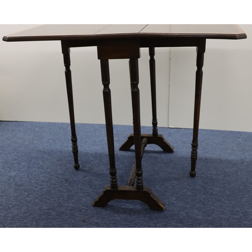 4003 - A mahogany Sutherland table, top open, 86cm wide, 68.5cm deep, closed, 86cm x 31cm wide to base, 70c... 