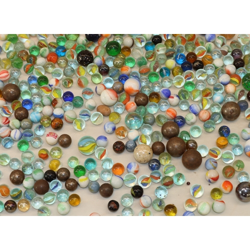 4049 - A large quantity of vintage marbles.