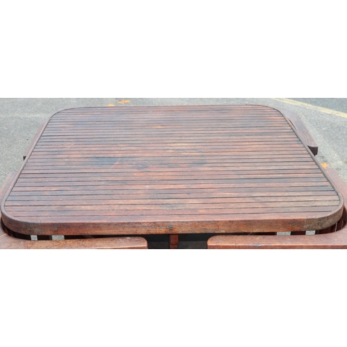 4074 - A teak square garden table and chair set, table top 95cm x 95cm, 73cm high, 64cm wide, 64cm deep, se... 