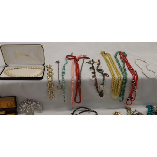 4078 - A large quantity of various costume jewellery, earrings, necklaces, bracelets, cufflinks, brooches e... 