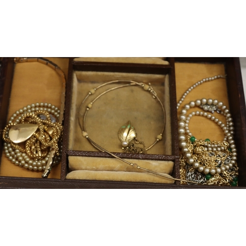 4078 - A large quantity of various costume jewellery, earrings, necklaces, bracelets, cufflinks, brooches e... 