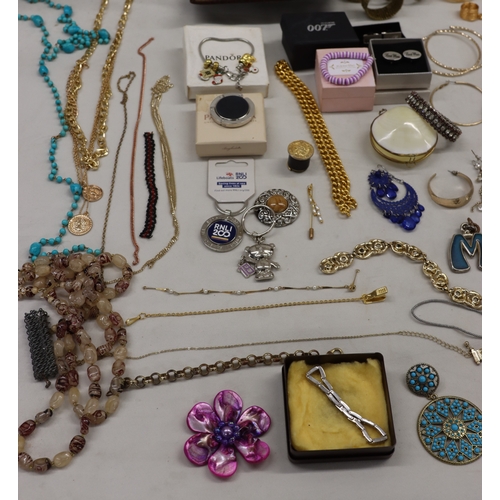 4078 - A large quantity of various costume jewellery, earrings, necklaces, bracelets, cufflinks, brooches e... 