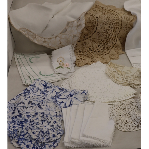 4079 - A quantity of various linen and cotton table cloths, napkins, lace etc.