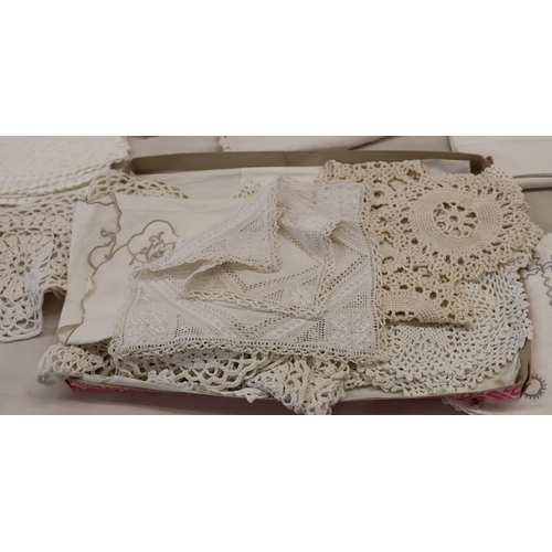 4079 - A quantity of various linen and cotton table cloths, napkins, lace etc.
