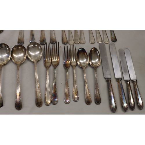 4089 - A quantity of various silver plate.