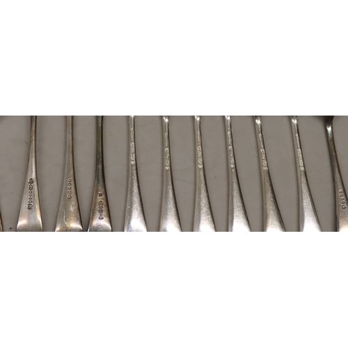 4089 - A quantity of various silver plate.